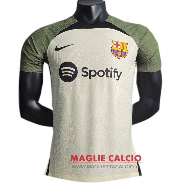 nuova formazione giocatori divisione magliette barcelona 2023-2024 giallo verde