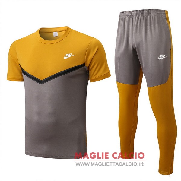 nuova formazione set completo magliette nike 2022-2023 giallo grigio
